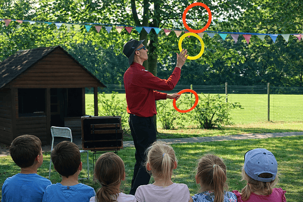 Kinderzauberer Kinderzaubershow Kindergeburtstag